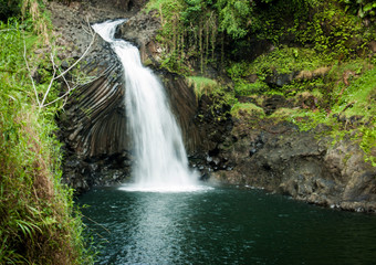 Fototapeta na wymiar Hawaiian Waterfall