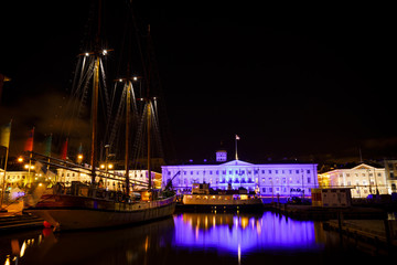 Fototapeta na wymiar Helsinki city hall and sailing ship at night
