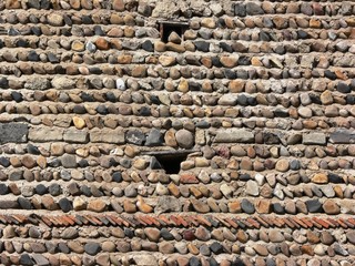 mur en pierres et galets