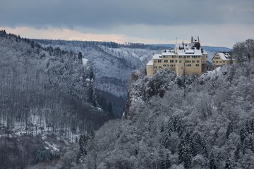 Fototapeta na wymiar Schloss Werenwag im Oberen Donautal auf der Schwäbischen Alb
