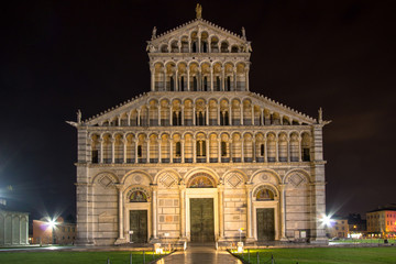 Obraz premium Cathedral of Pisa at night in Italy