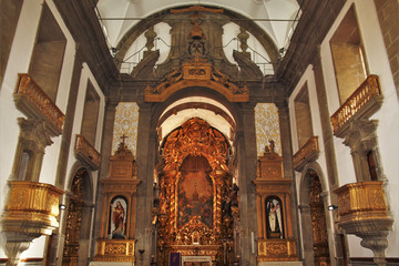 Fototapeta na wymiar Portugal, autel de l'église Saint Nicolas