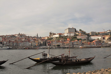 Obraz premium Portugal, rabelo à tonneaux de porto