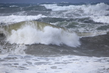 荒れる海　Pounding rough seas / Fukura, Yuzamachi, Yamagata, Japan