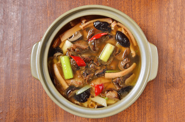 Taiwan's traditional cuisine - Squid and sea snail soup