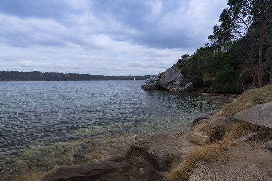 Ruhige Bucht im Hafenbecken von Sydney in Australien