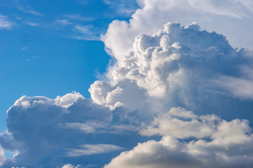 Obraz premium formation of cloud with blue sky background