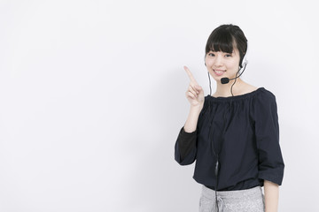 ヘッドセットをつけた女性