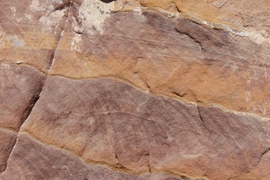 Farben im Sandstein am hohen Opferplatz von Petra in Jordanien 