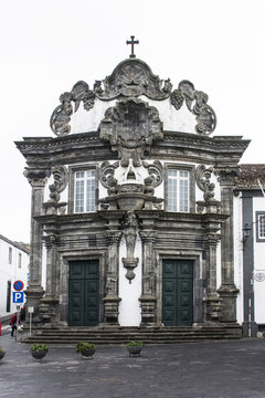 Barockkirche von Ribeira Grande auf der Azoreninsel Sᾶo Miguel.