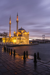 Obraz na płótnie Canvas Ortakoy Mosque and Bosphorus Bridge, Istanbul, Turkey.