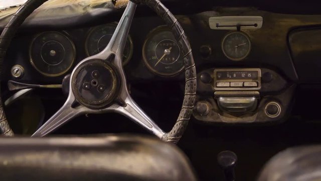 15913_The_closer_look_of_the_vintage_cars_dashboard.mov