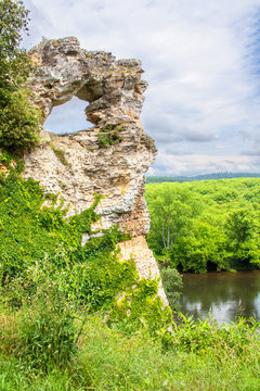 Vitrac, Montfoert, Rocher sur les bords de la Dordogne. Nouvelle Aquitaine