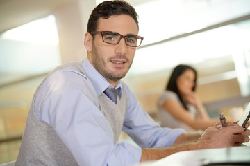 Obraz premium Portrait of young businessman with eyeglasses