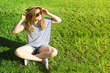 Smile pretty teenage girl in park.