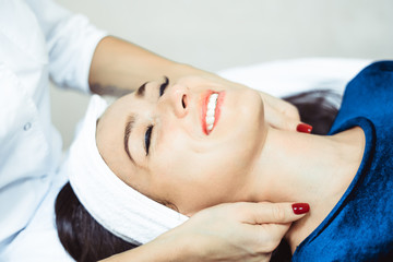 Fototapeta na wymiar face massage in Spa salon