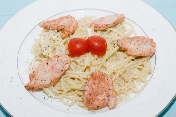 Pasta with chicken in cheese sauce