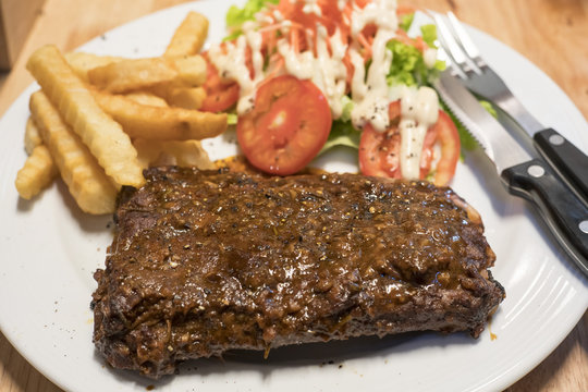 BBQ pork ribs with black pepper sauce