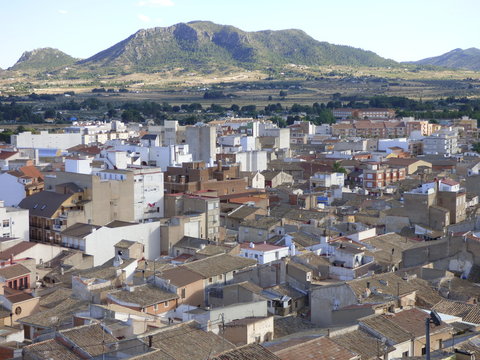 Sax. Pueblo de Alicante en la Comunidad Valenciana, España  perteneciente históricamente a la Corona de Castilla. Está situado en la comarca del Alto Vinalopó