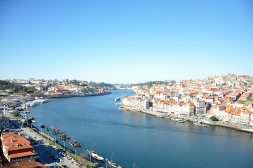 Fototapeta na wymiar Cais do Ribeira - skyline Porto