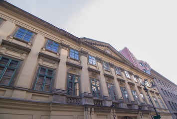 Fototapeta premium Altes historisches Gebäude auf der Kiraly Utca Straße in Budapest, Ungarn (Europa), einer europäischen Hauptstadt