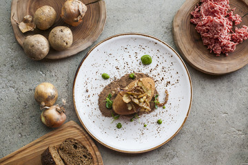 baked potatoes with onions