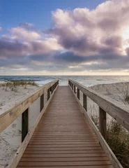 Fotobehang Afdaling naar het strand Ochtendwolken boven promenade Toegang tot Florida Beach