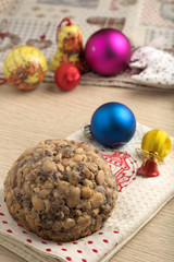 Pangiallo, dolce tradizionale italiano di natale, a base di nocciole, frutta secca e miele. 