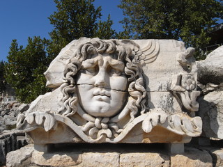 Obraz premium Medusa head in Temple of Apollo at Didim, Turkey