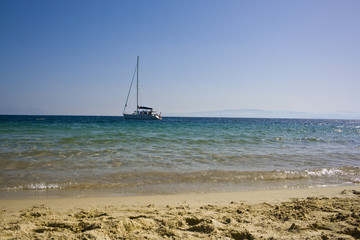 Fototapeta na wymiar Boat close to a beach