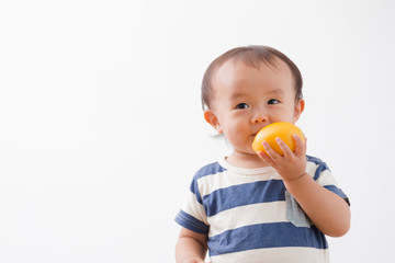 子供・フルーツ(白バック)