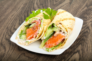 Salmon bread roll