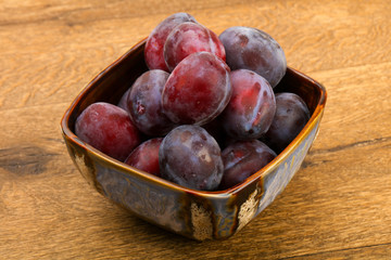Plums in the bowl