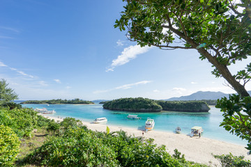 川平公園展望台から見る川平湾の風景