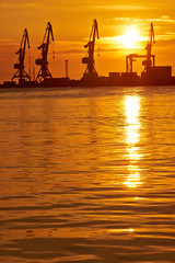 Obraz premium Summer sunset in the port