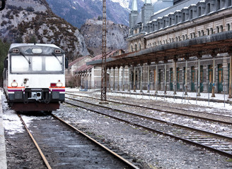 Fototapeta premium train waiting in the station