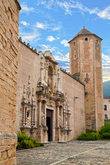 Fototapeta na wymiar Poblet. Façade de l'église abbatiale Santa Maria . Catalogne, Espagne