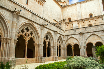 Obraz premium Poblet. Cour intérieure du cloître de l'abbaye Santa Maria . Catalogne, Espagne