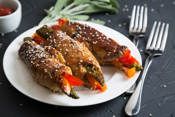 Roll with meat and vegetables