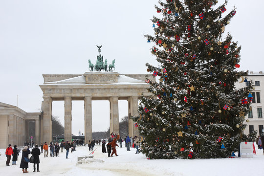 Weihnachten in Berlin Schnee Brandenburger Tor