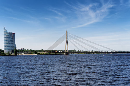 Vansu Brücke in Riga über Fluss Daugava, Lettland