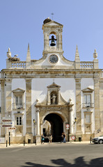 Obraz premium Arco da vila. Historic old town of Faro, Portugal