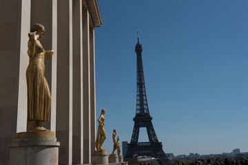 Fototapeta na wymiar Eiffelturm mit Palais Challiot Paris
