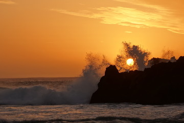 atardecer con olas