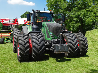 Agricultural machinery, tractor
