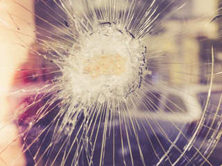 Cristal roto. Estilo retro