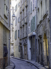 Fototapeta na wymiar Narrow street in Toulon, Southern France