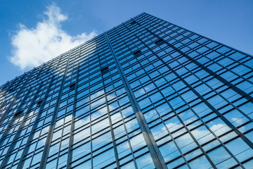 Plakat Modern office building on a clear sky background.