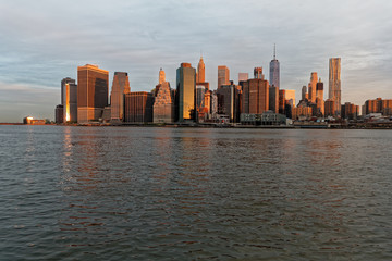 Obraz premium ニューヨークの夜明け ブルックリンパークより