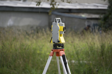 Measurement device on a tripod
